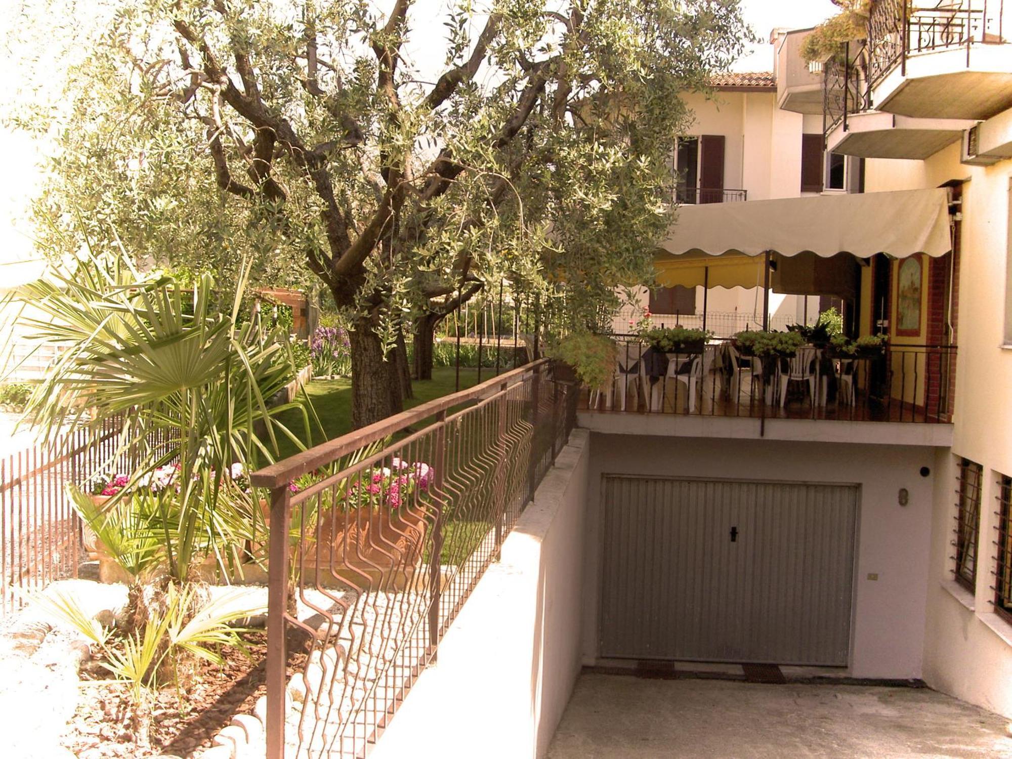 Hotel Azzurra Сирмионе Екстериор снимка