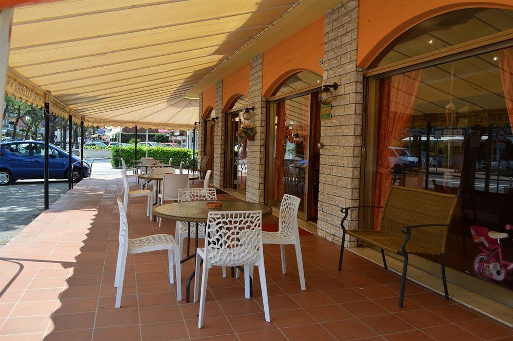 Hotel Azzurra Сирмионе Екстериор снимка